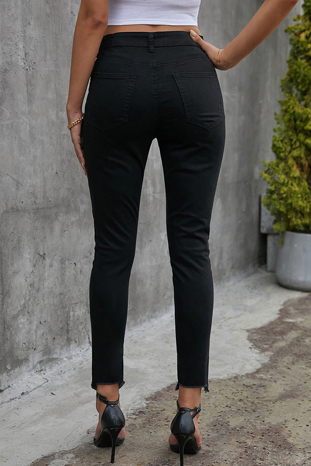 Black Buttons Frayed Cropped High Waisted Jeans